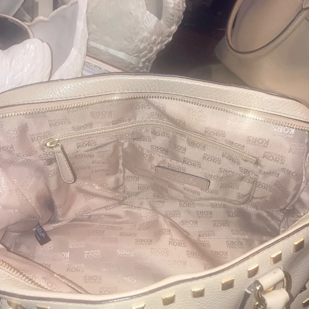 Genuine Micheal Kors Sandrine Large  Leather  Satchel Studded Cream Handbag - Picture 12 of 15